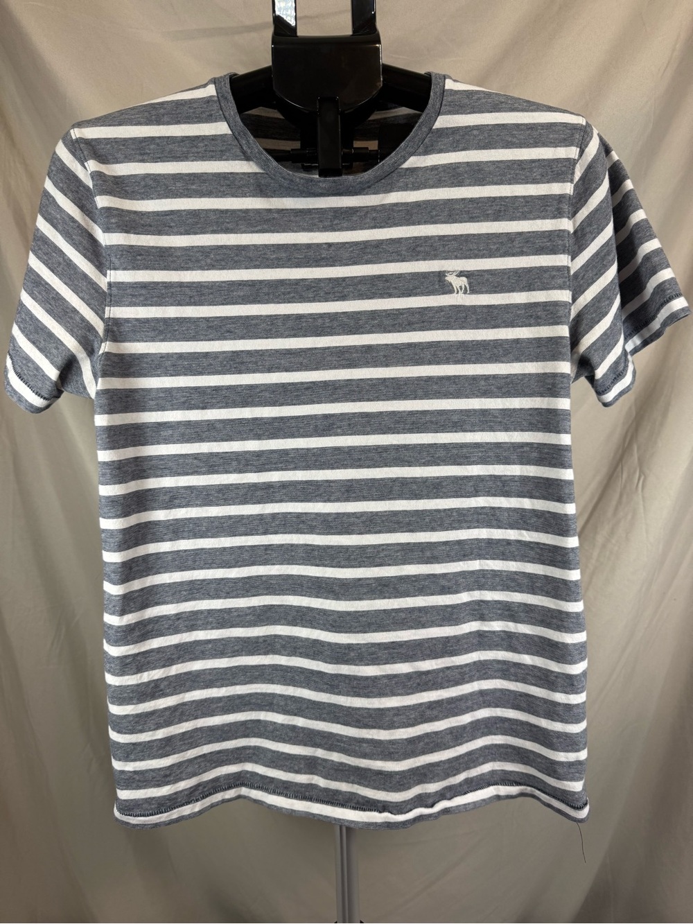 Abercrombie & Fitch Men’s Striped Crew Neck Tee Gray/White - Size Medium